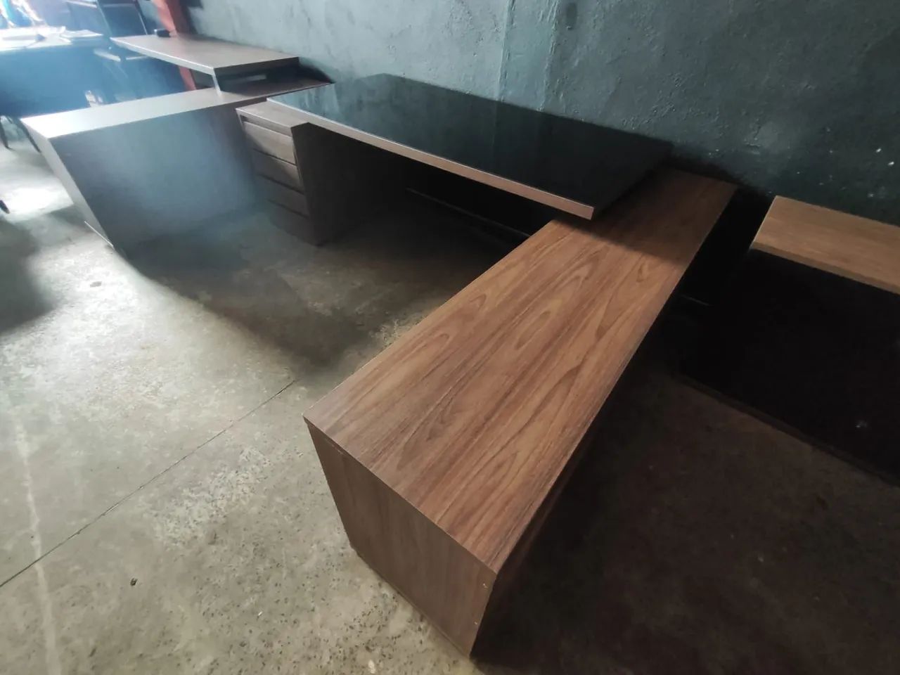 Mesa em L tampo vidro semimova  - Foto 2