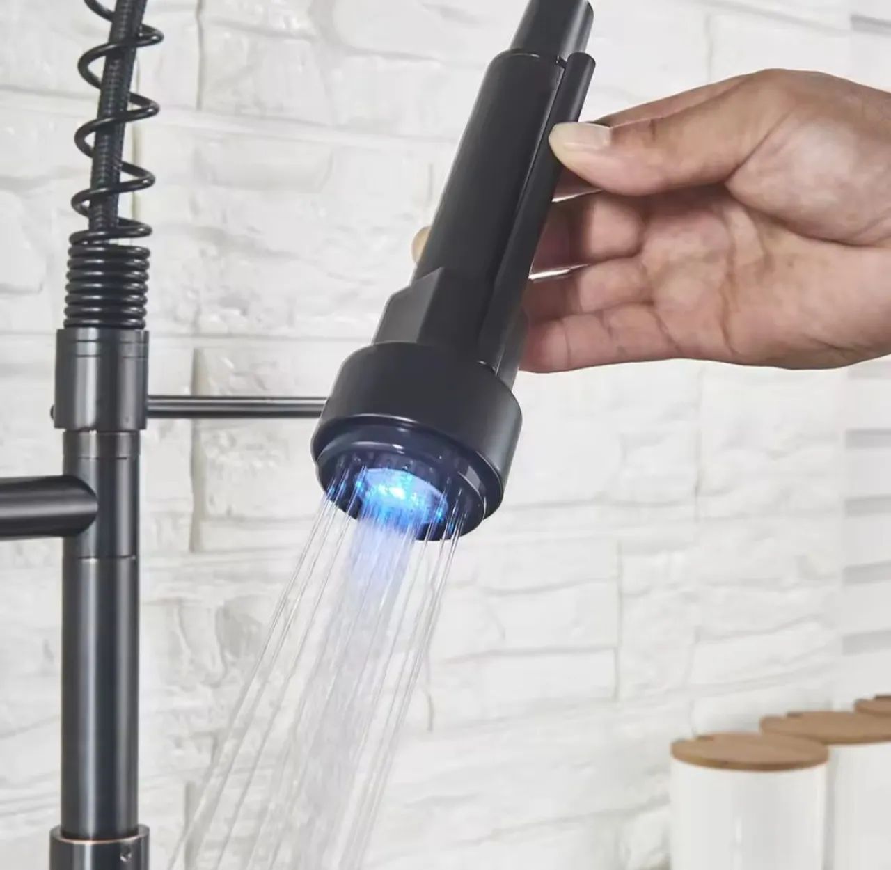 Torneira de Cozinha com Spray e Iluminação LED - Black Bronze - Foto 3