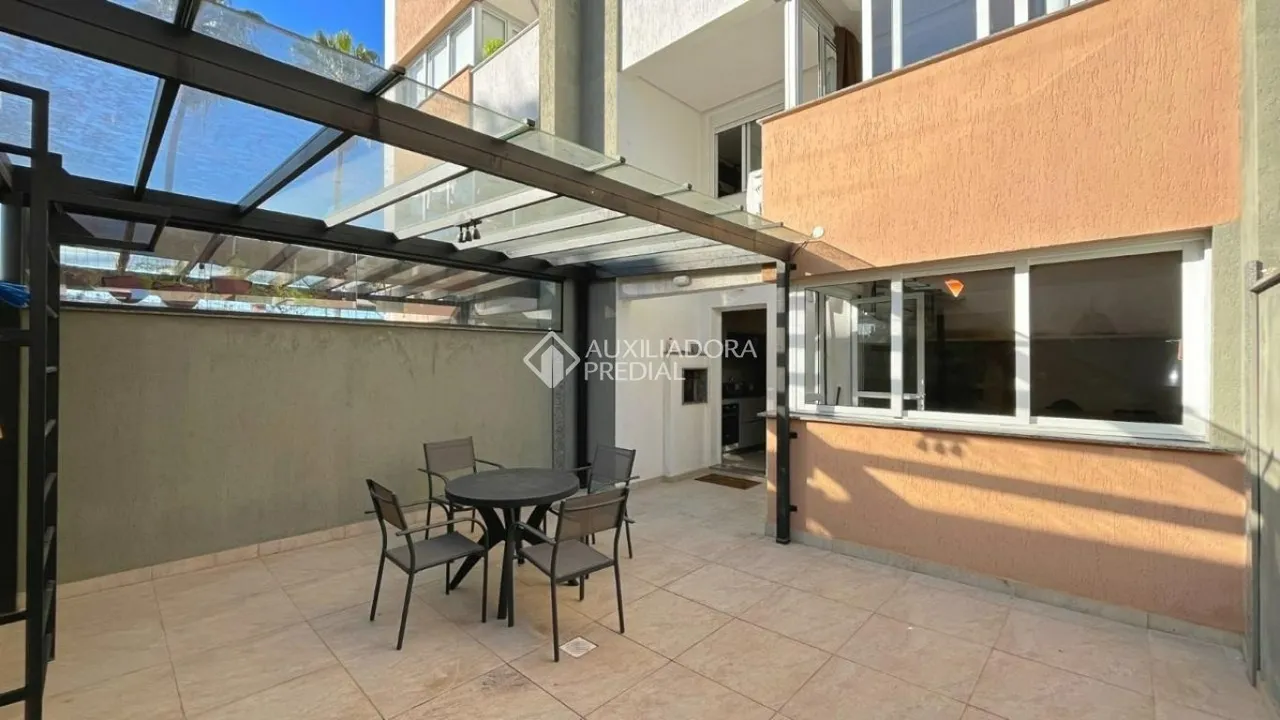 Apartamento de 2 dormitórios, 2 vagas escriturada. Menino Deus - Porto Alegre - RS