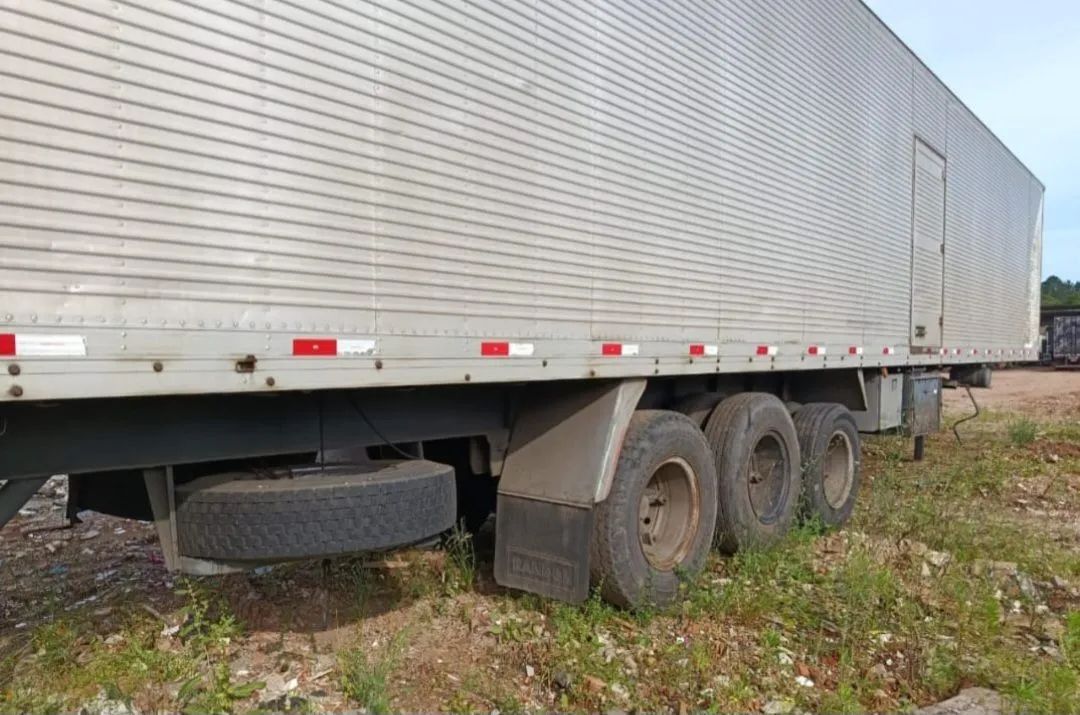 Carreta Randon 2000, 28 paletes, 14,70, 2 pinos.