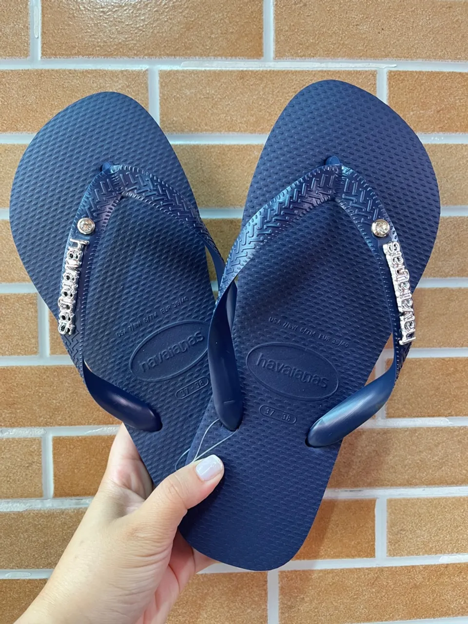 Havaianas azul com plaquinha e ponto de luz 37-38