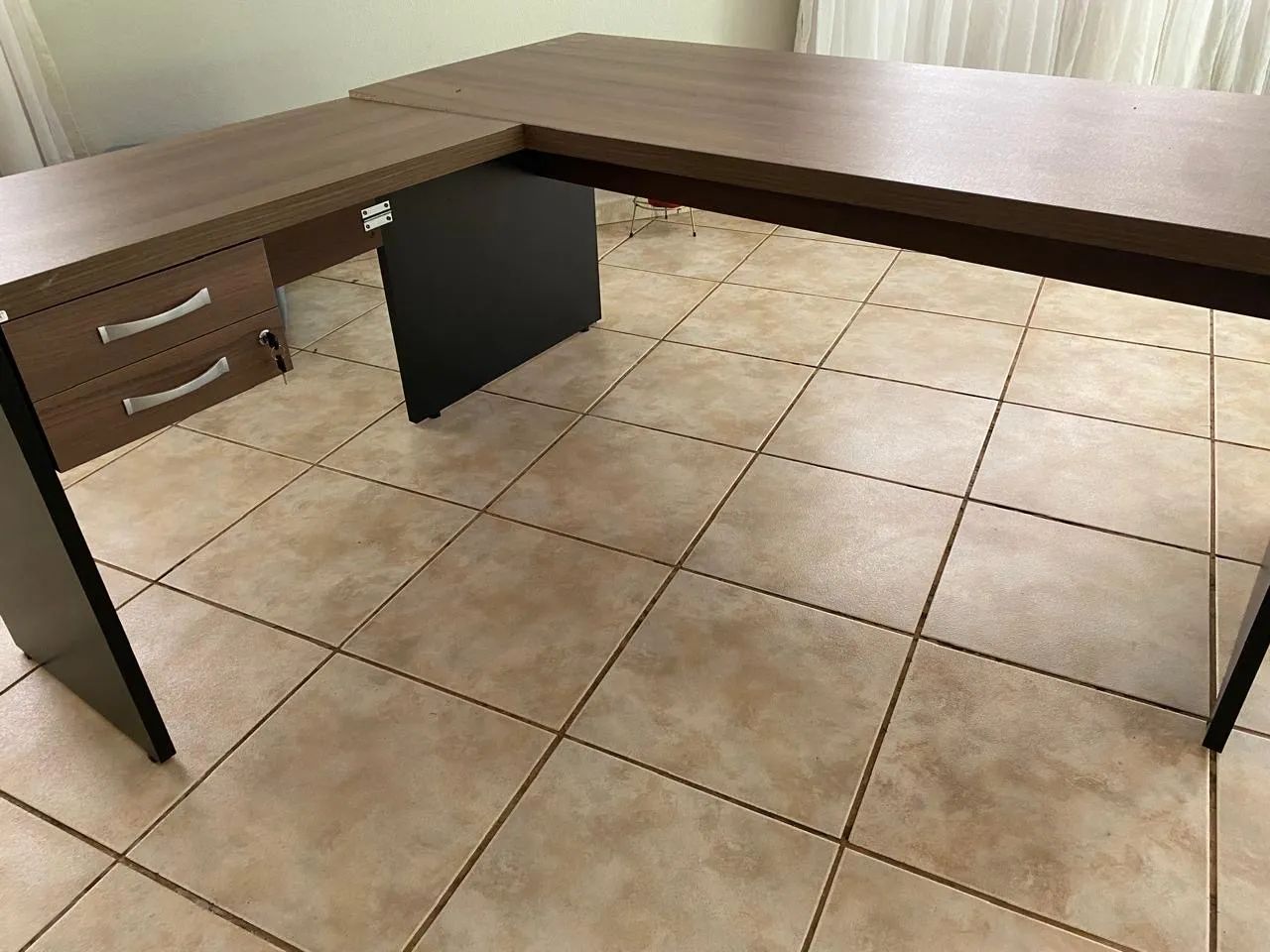 Escrivaninha de Canto em L - Amadeirado