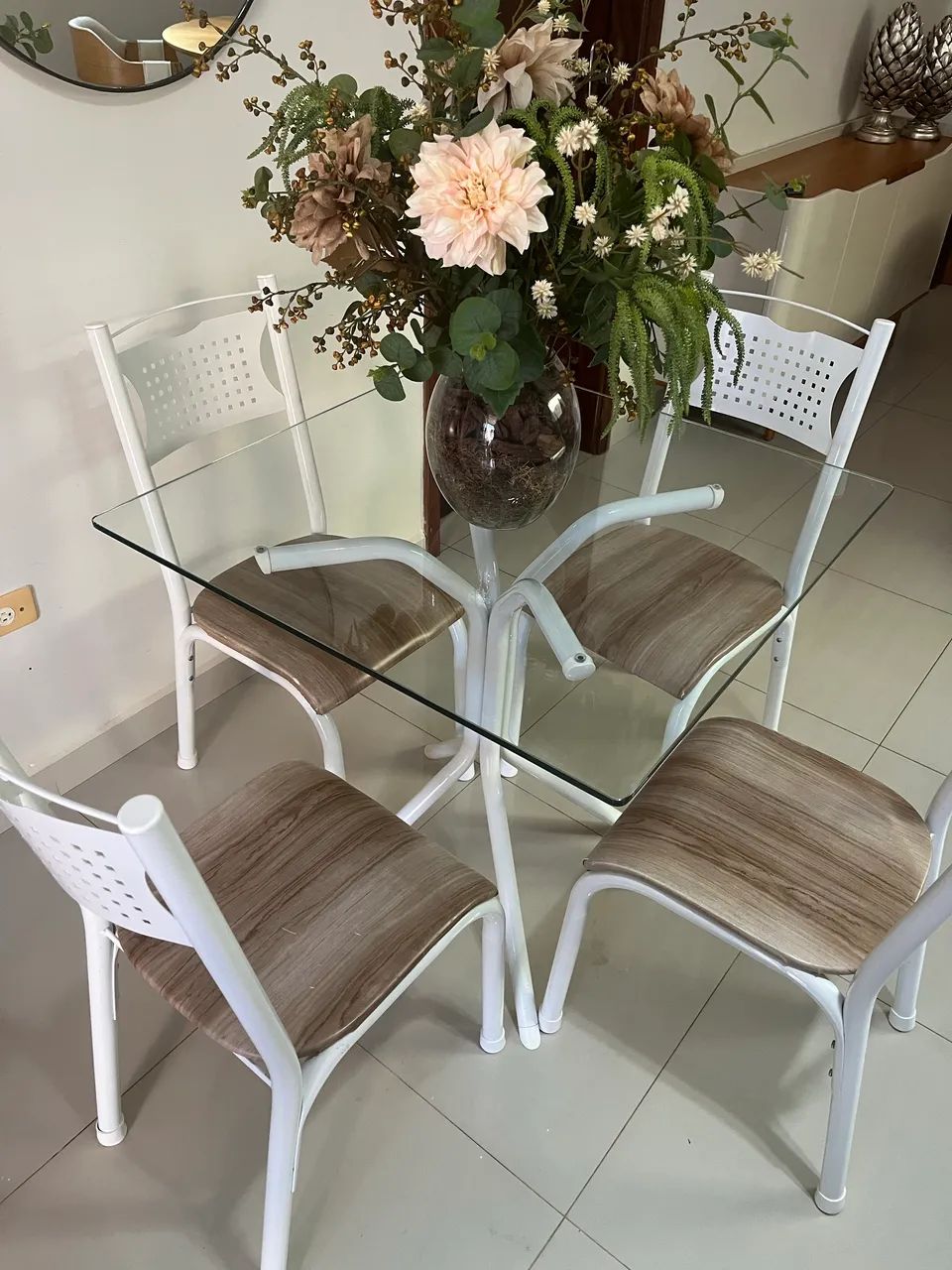 Mesa com 4 cadeiras  - Foto 4