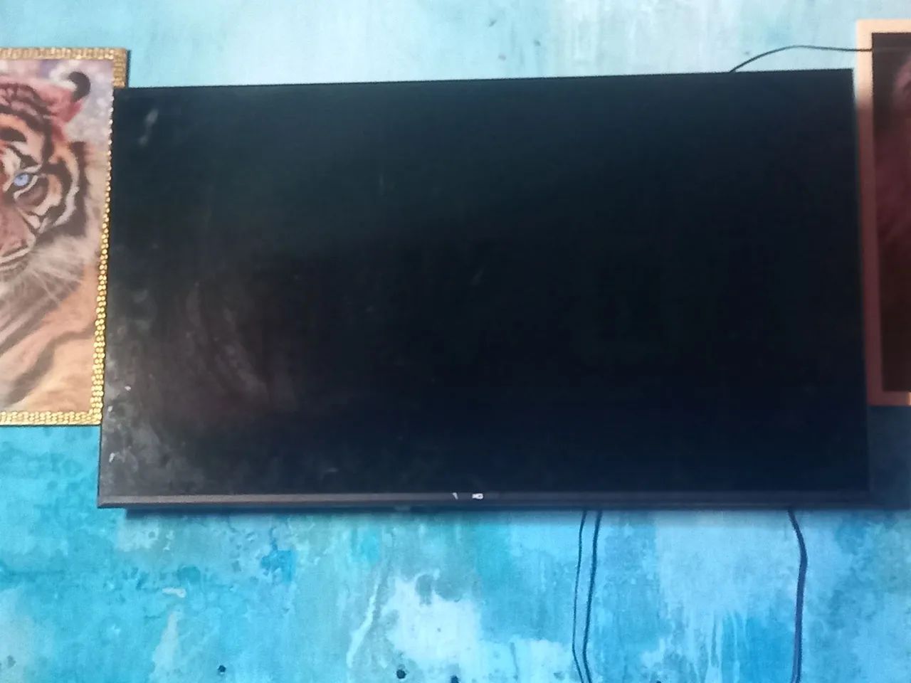 Vende-se  TV 43 Polegadas semi nova funciona tudo certinho  marca HD