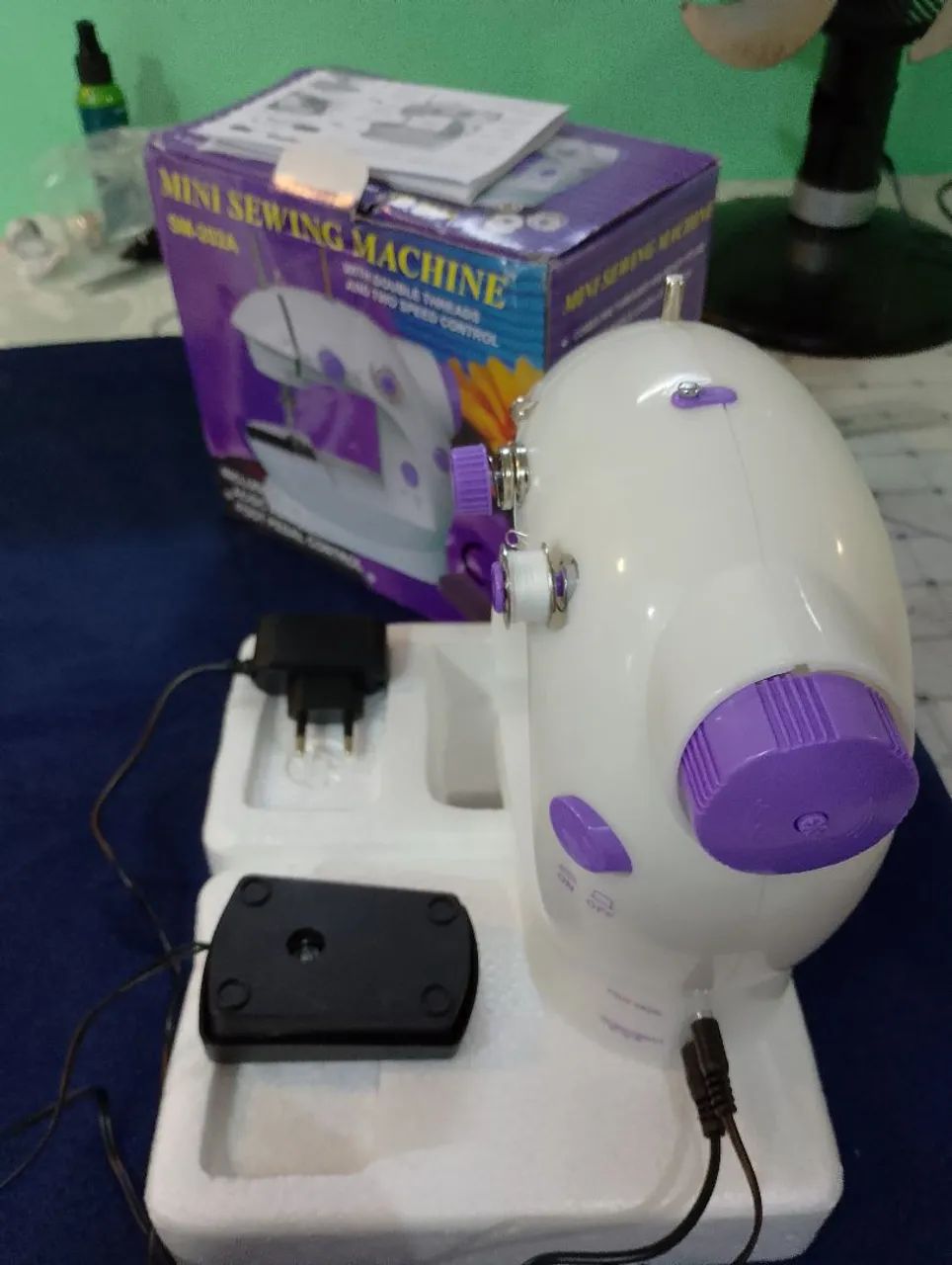 Mini máquina de costura nova na caxa  - Foto 3