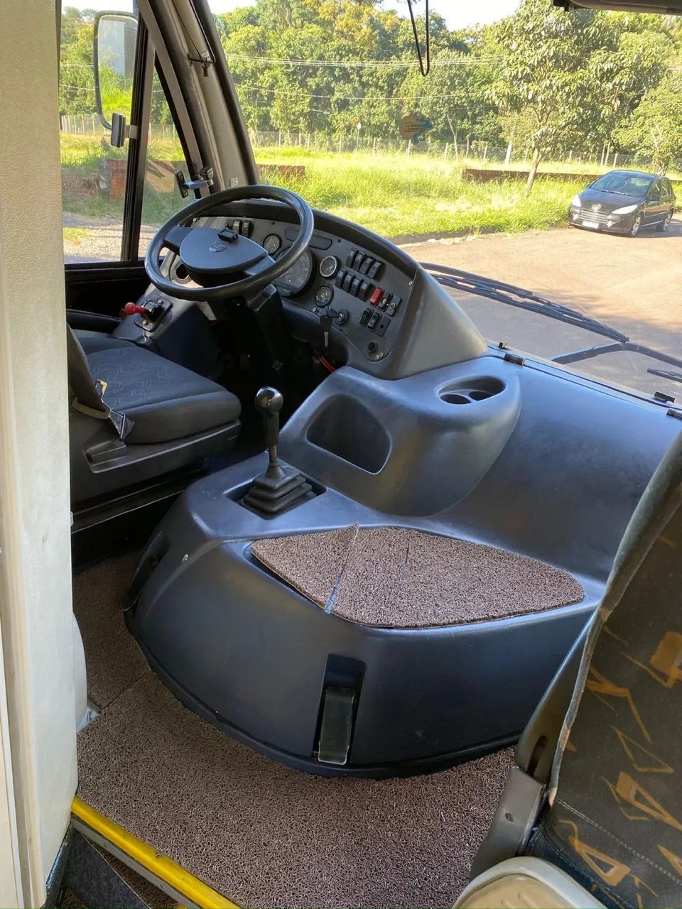MICROÔNIBUS - ESTADO DE NOVO - Foto 2