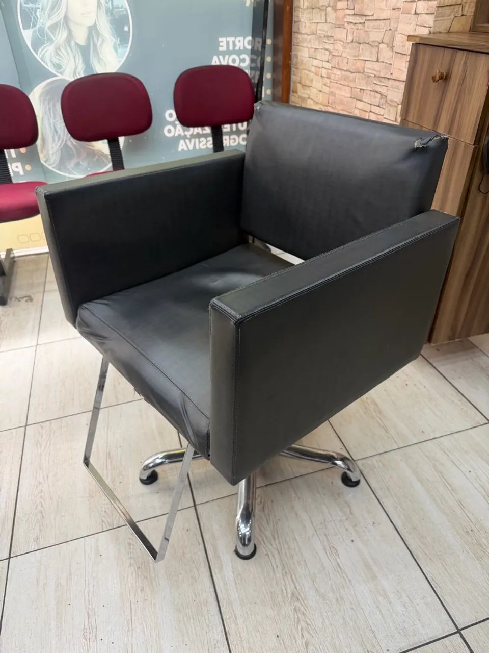 Kit de duas cadeiras e um lavatório  - Foto 4