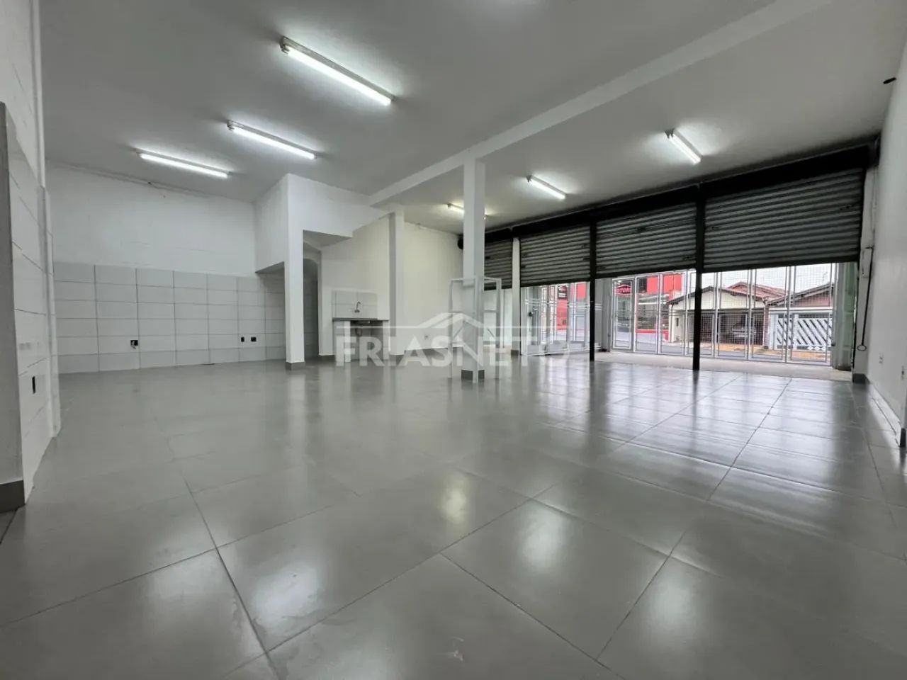 Salão comercial à venda no bairro Piracicamirim - Foto 4