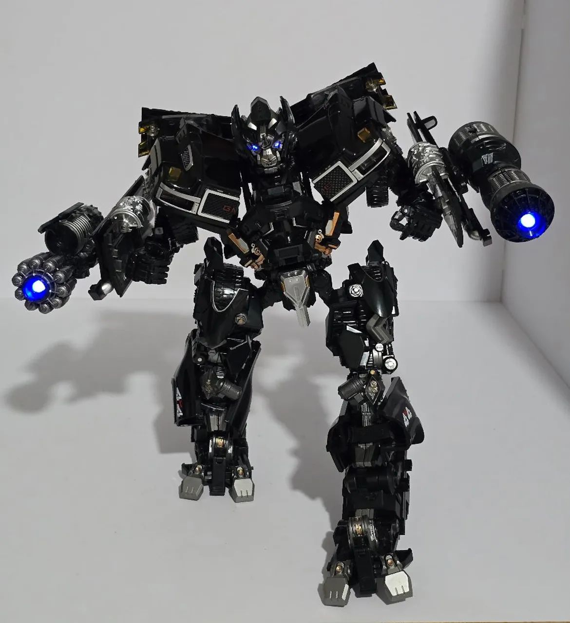 Transformers 2007 Ironhide BMB Ls-09 oversized KO com LED - Foto 4