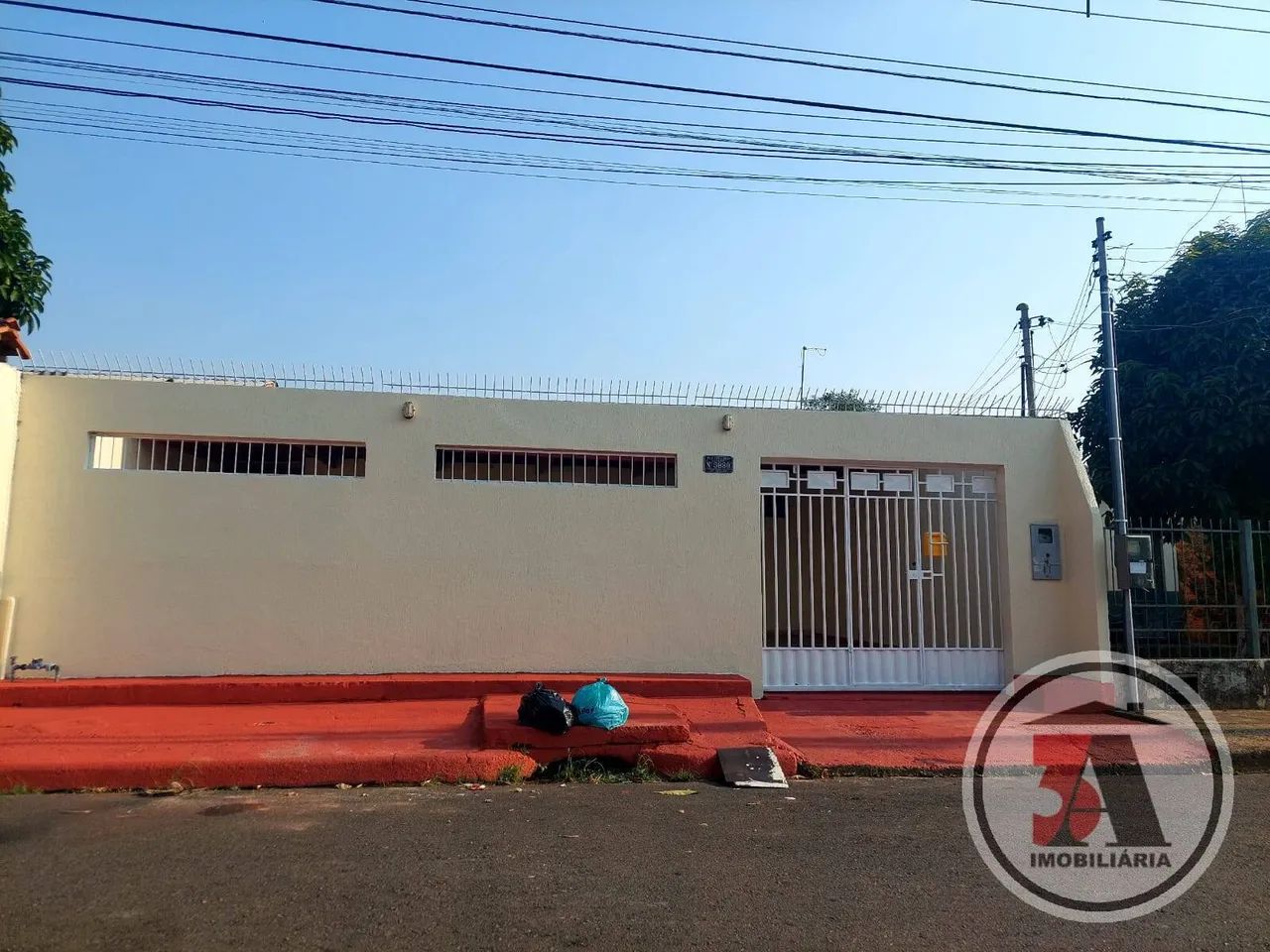 Casa boa com 3/4 no Aponiã.
