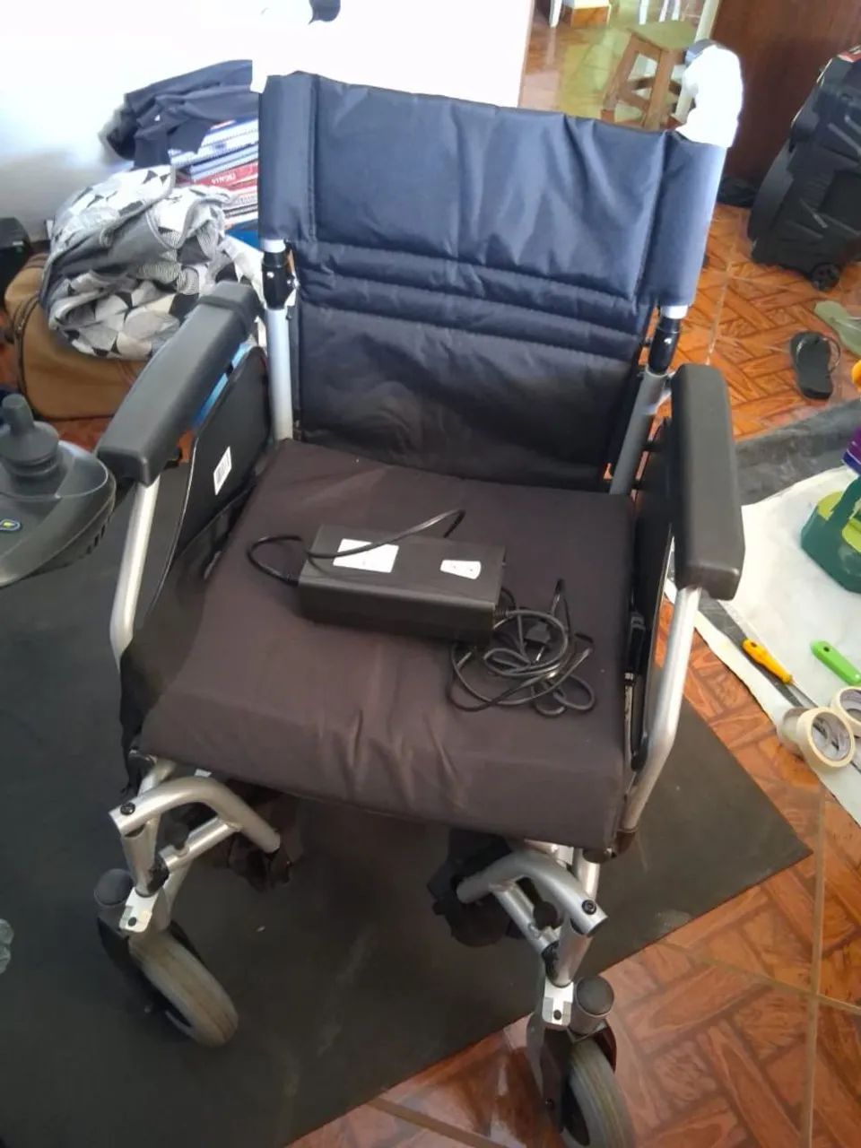 Vendo cadeira elétrica Dellamed nova - Foto 4
