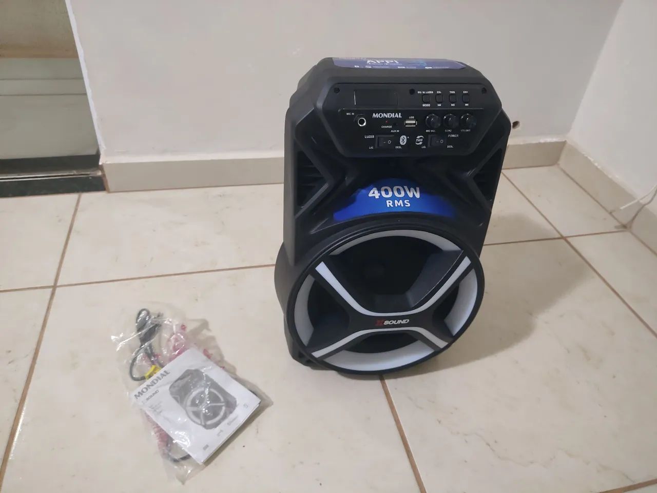 Caíxa som residência moldial bivolt 400rms 