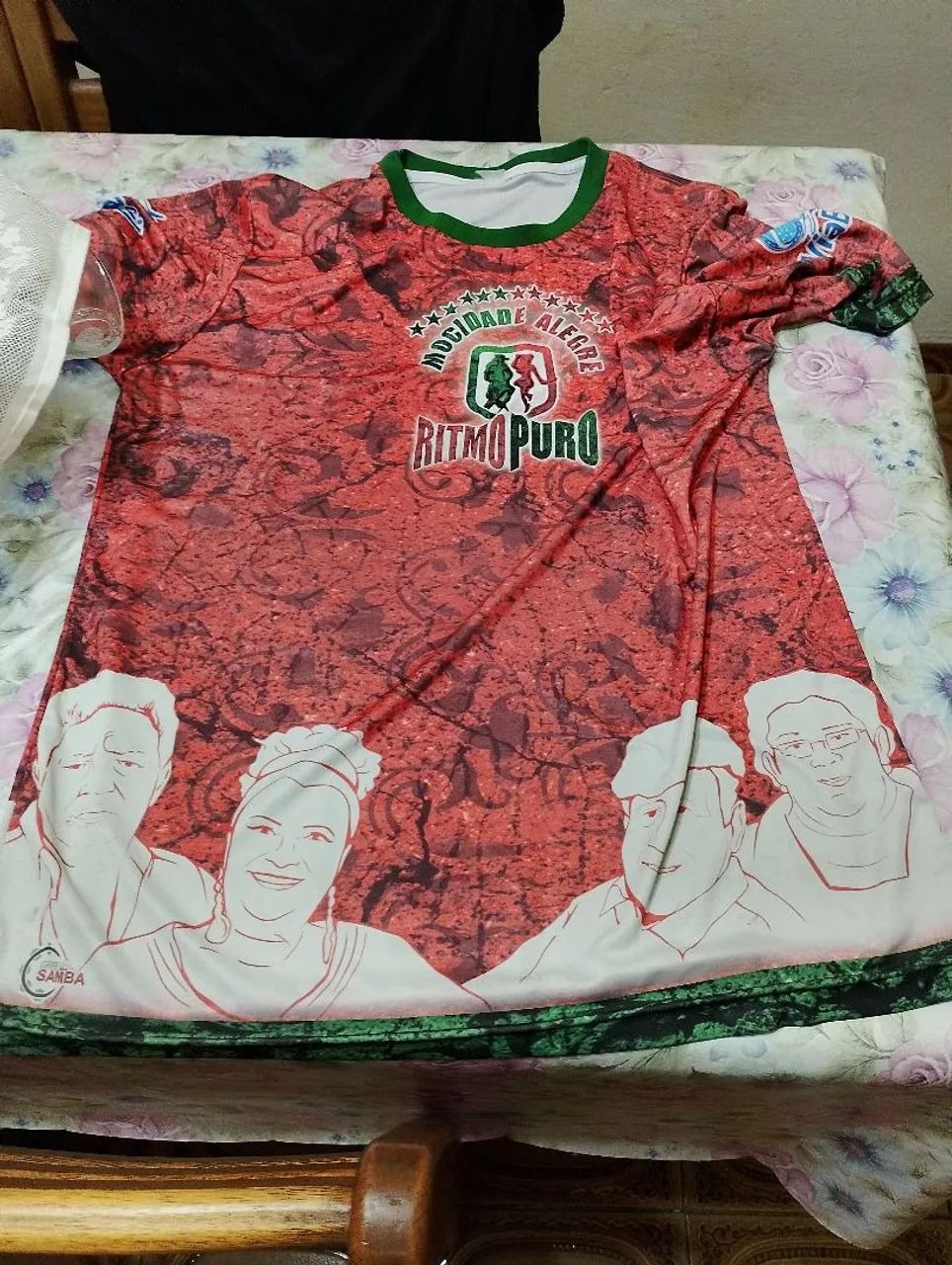Camisa colorida de samba Tam gg