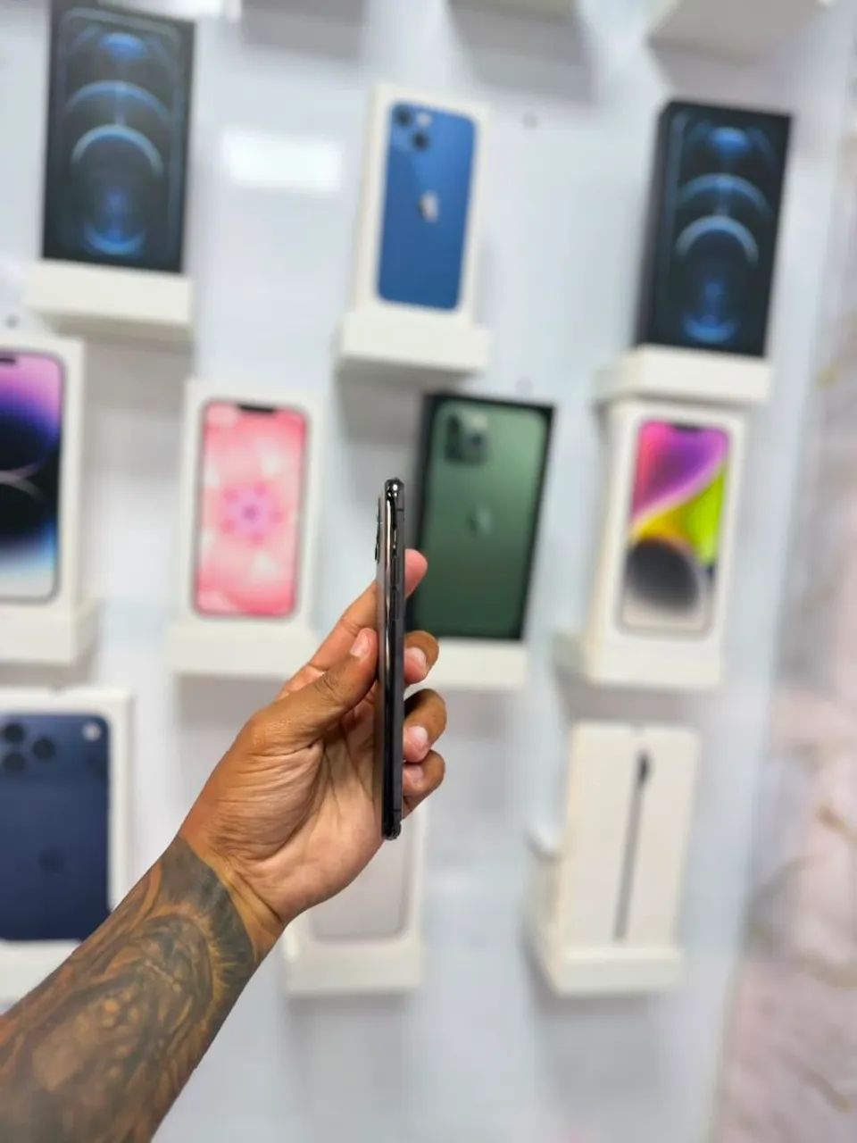 IPHONE 11 PRO 256GB<br>R$ 1.599<br>PROMOÇÃO - Foto 3
