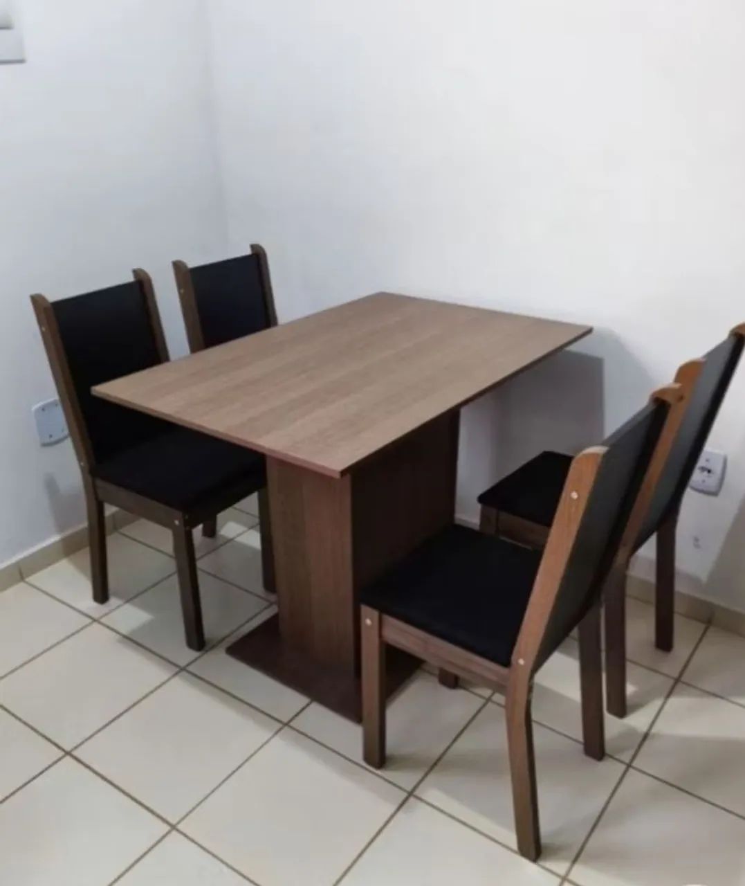 conj de mesa com 4 cadeiras  - Foto 4