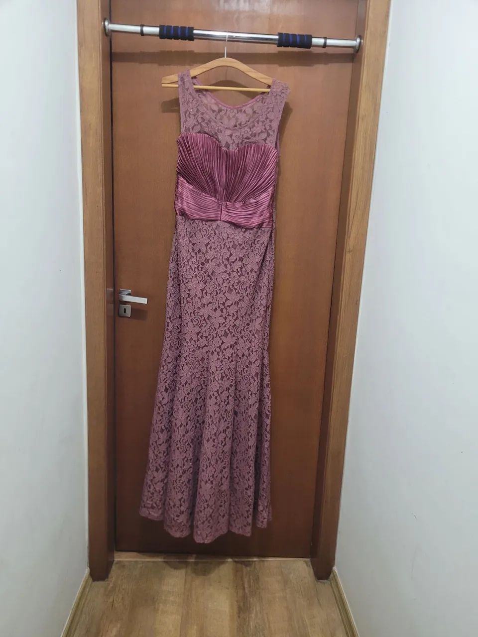 Vestido vinho com Renda