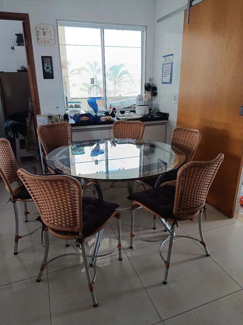 Mesa em Vidro Redonda com 6 cadeiras - Foto 2
