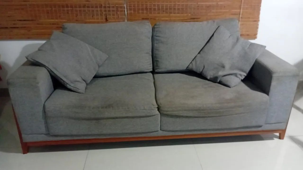 Sofá moderno três lugares
