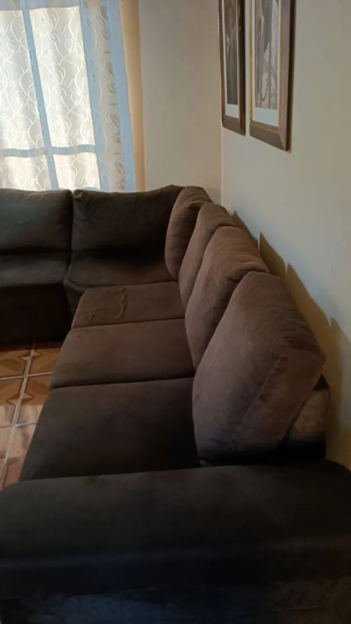 Sofá grande semi novo de canto, marrom 