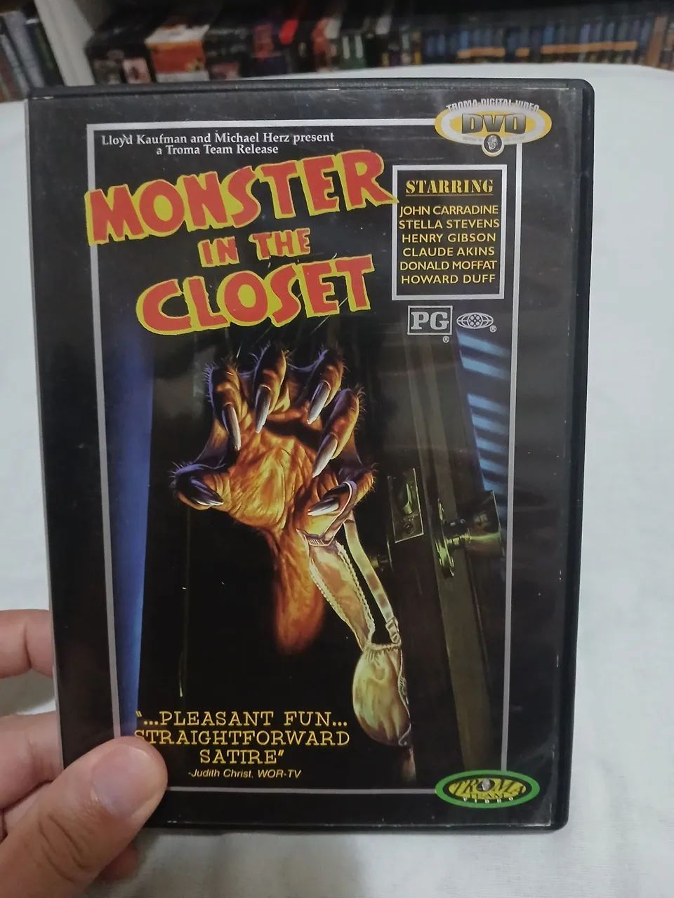 Dvd importado raro monstro do armario terror