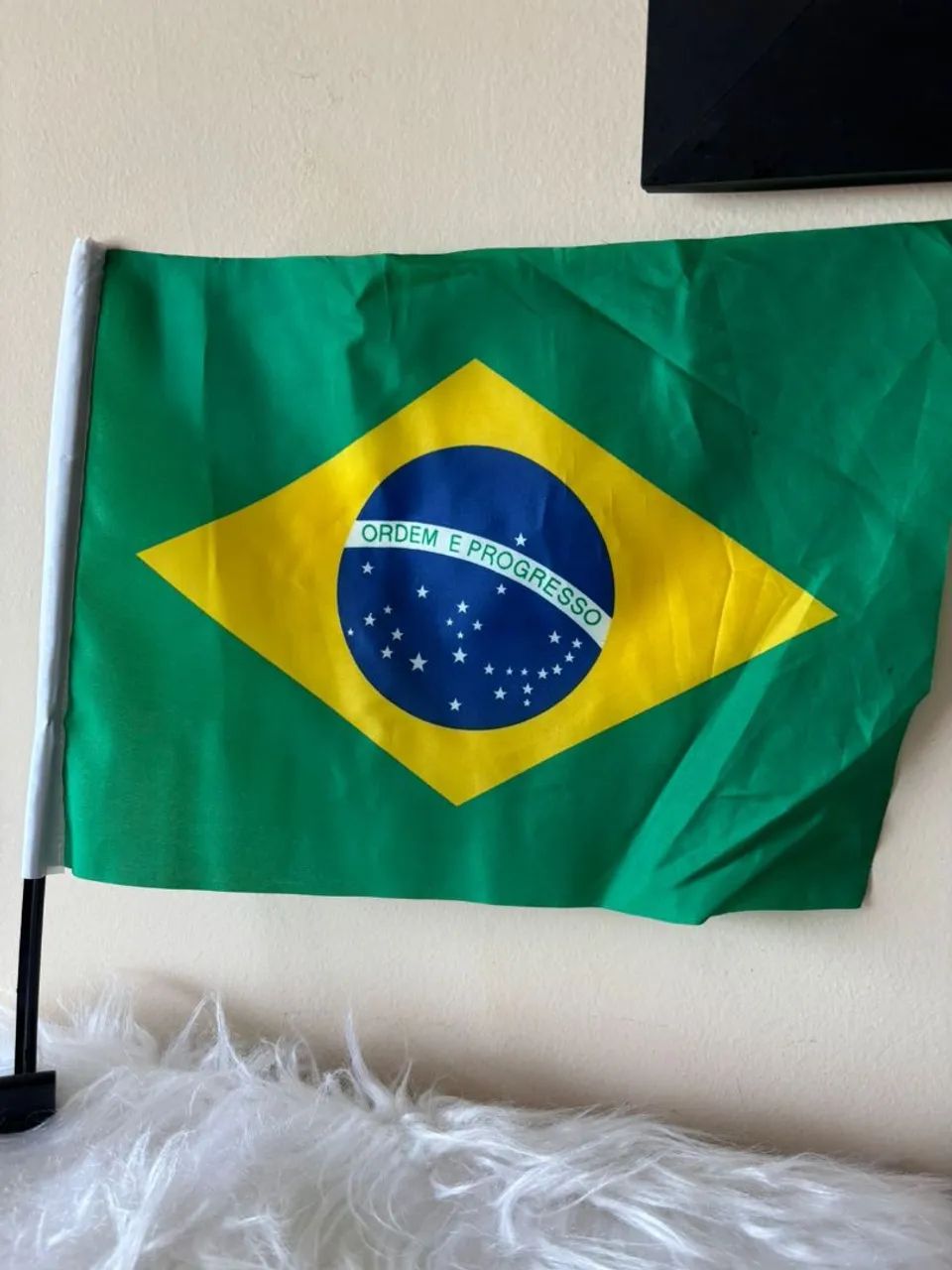 Bandeirinha do Brasil, com suporte para carro