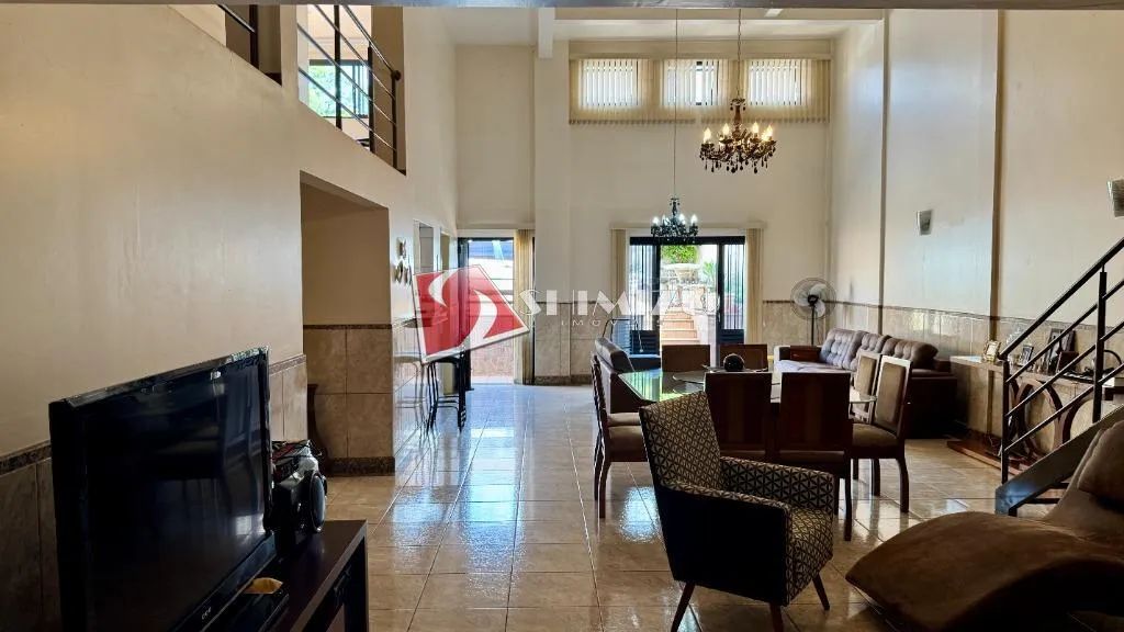 Imóvel residencial e comercial à venda, pé direito duplo, salas comerciais e kitnets ao fu - Foto 2