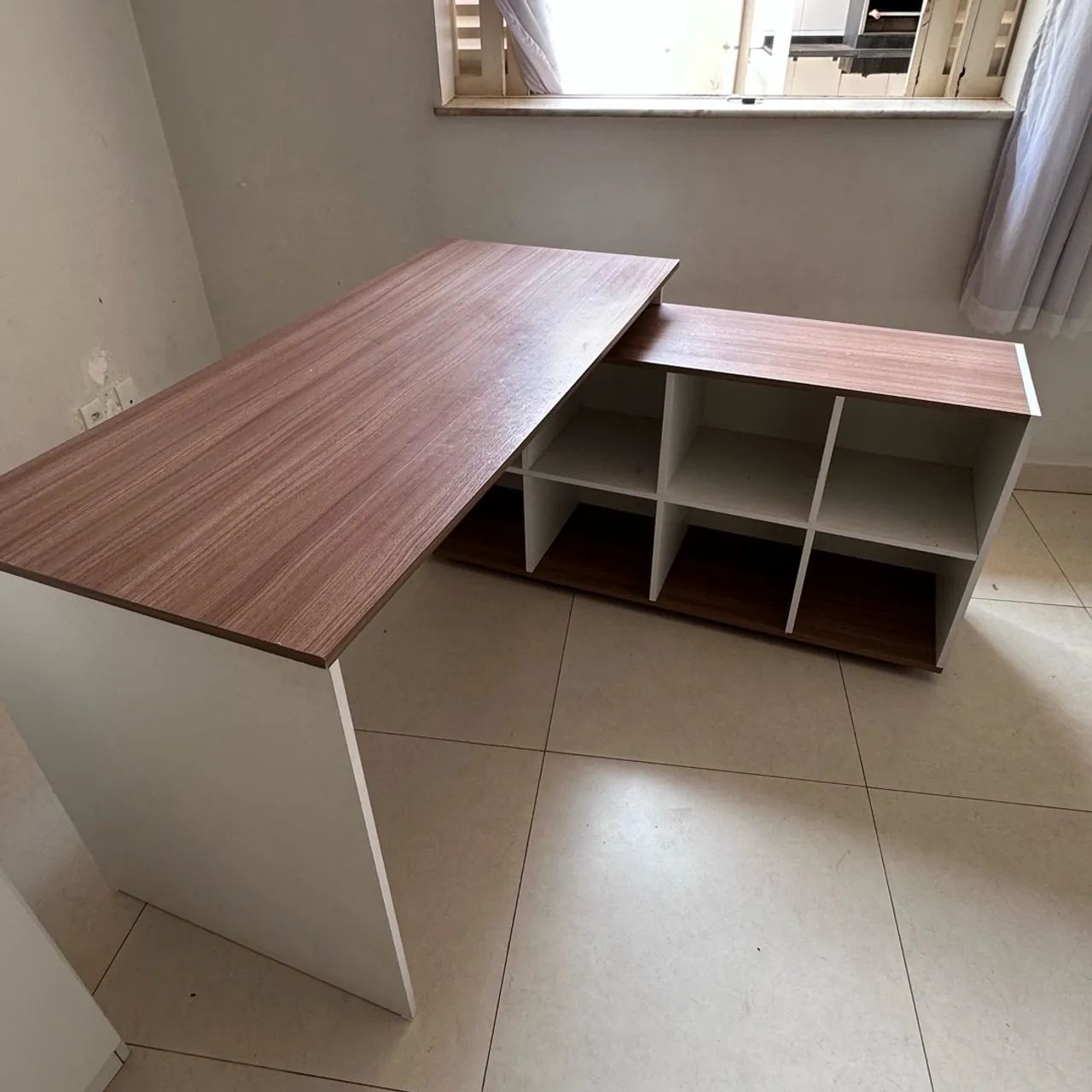 Mesa em L com nichos - Foto 4