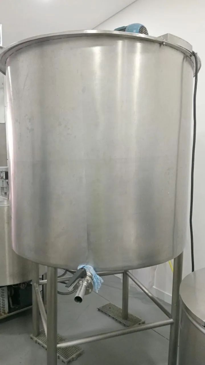 TANQUE INOX 800 LITROS COM MOTOR MISTURADOR- USADO - Foto 2