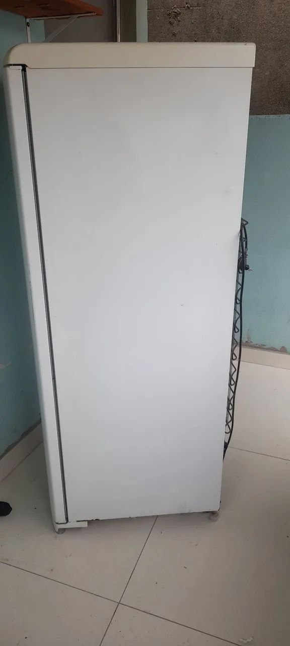 Vendo geladeira Electrolux RFE39 usada  - Foto 4