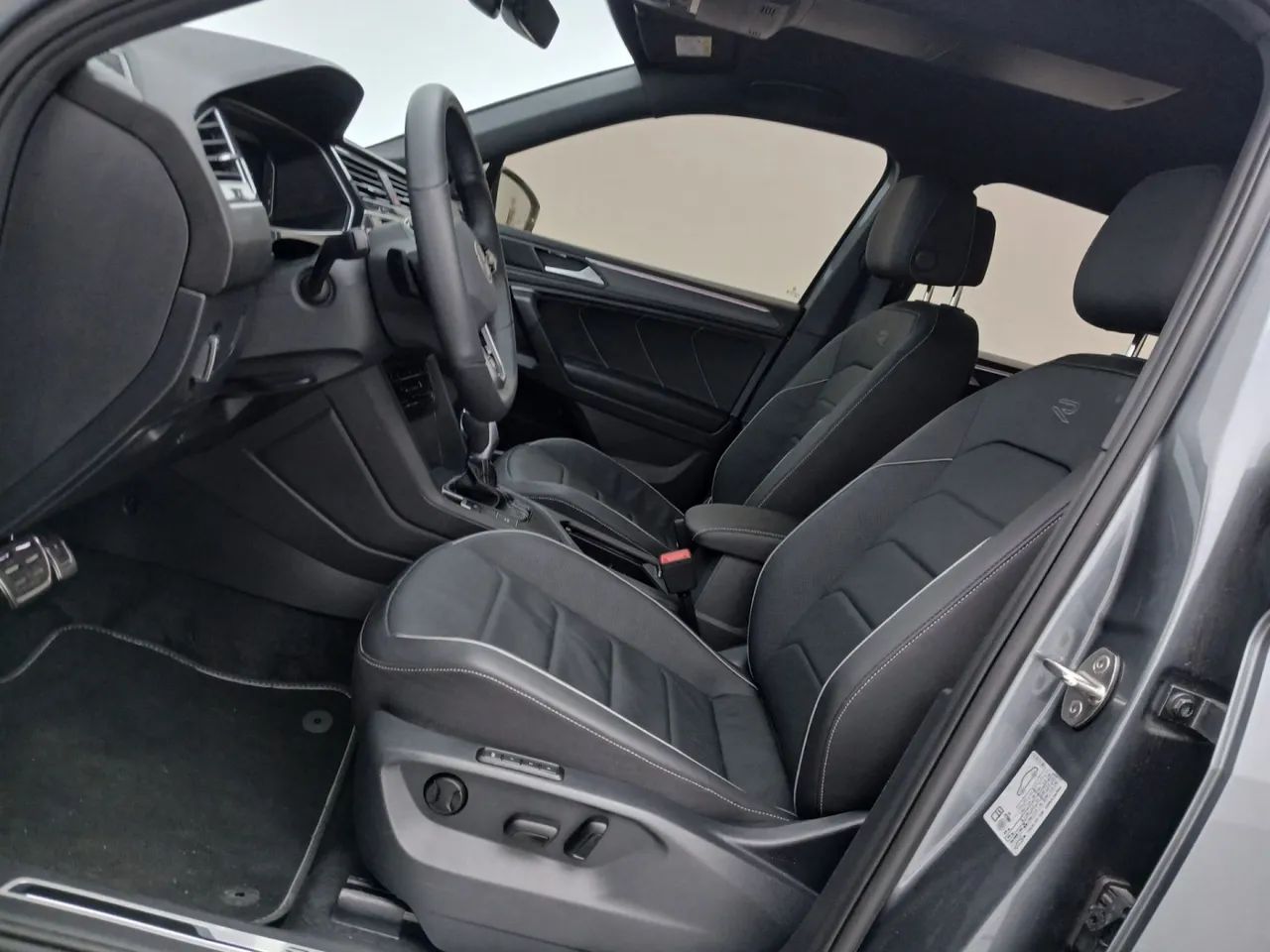 Volkswagen Tiguan Allspac R-Line 300 TSI 2.0, foto 16 de 18