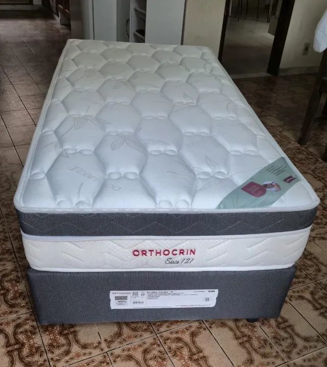 Conjunto box e colchão Ortocrin, série 121. Pouquíssimo uso.