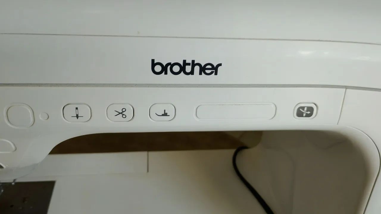 Bordadeira Brother BP2150L, bivolt, em bom estado. Pouco uso.  - Foto 3