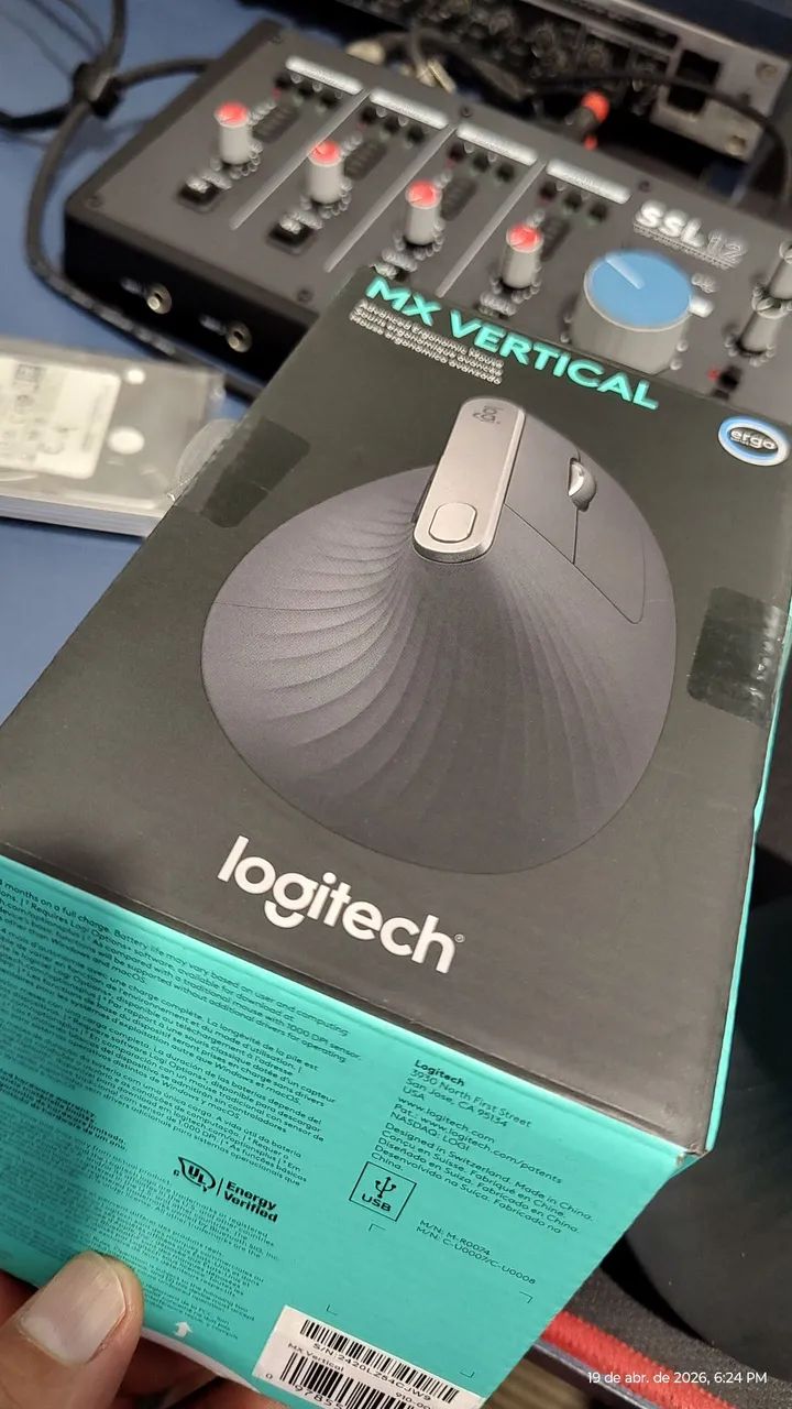Mouse Sem Fio Logitech MX Vertical Com Design Ergonômico Grafite