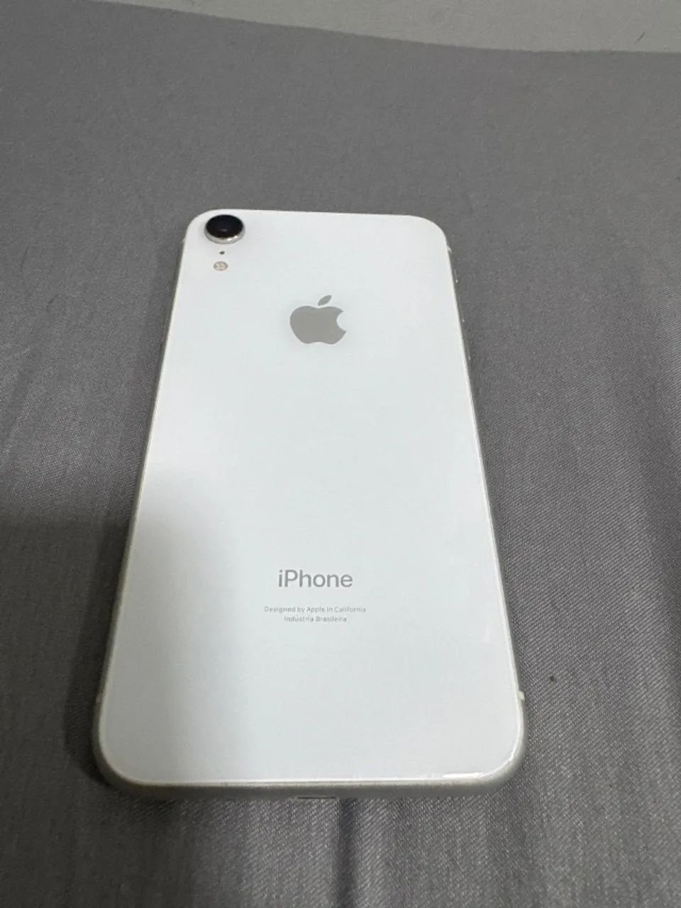Vendo iPhone XR impecável 