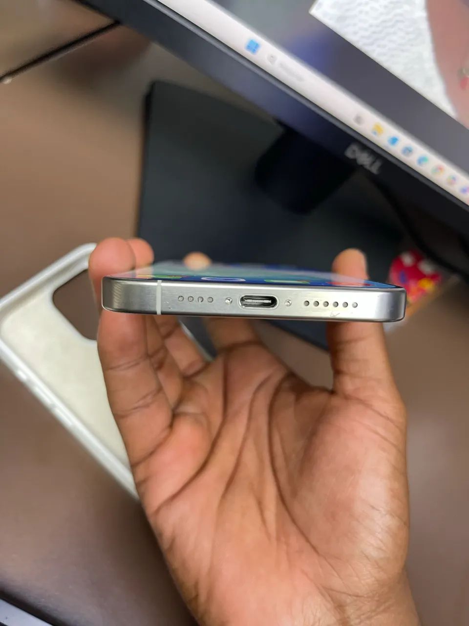 iphone 15 pro Max - Nenhuma marca de uso - Foto 2