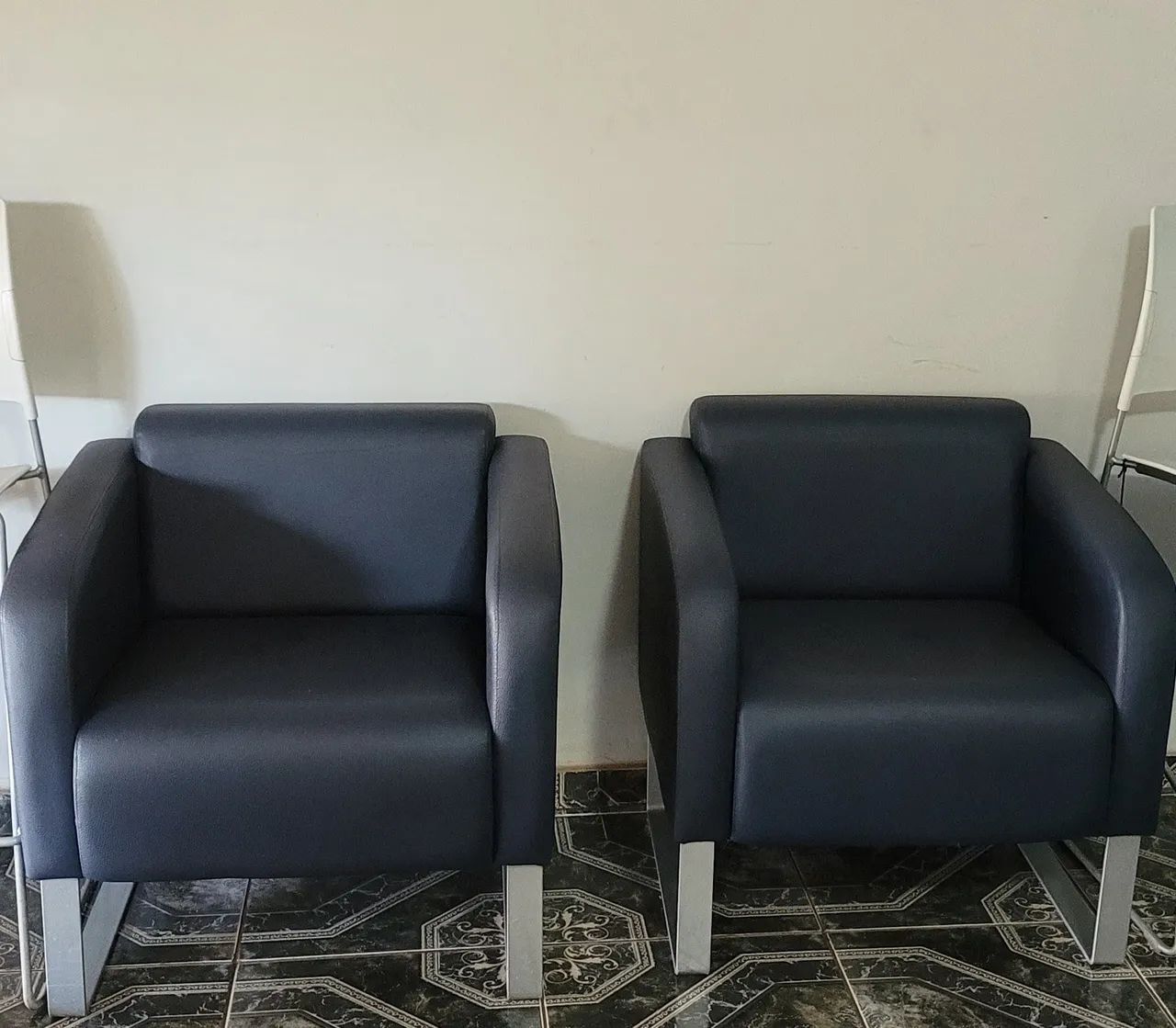 Conjunto poltronas com mesa de centro - Foto 2