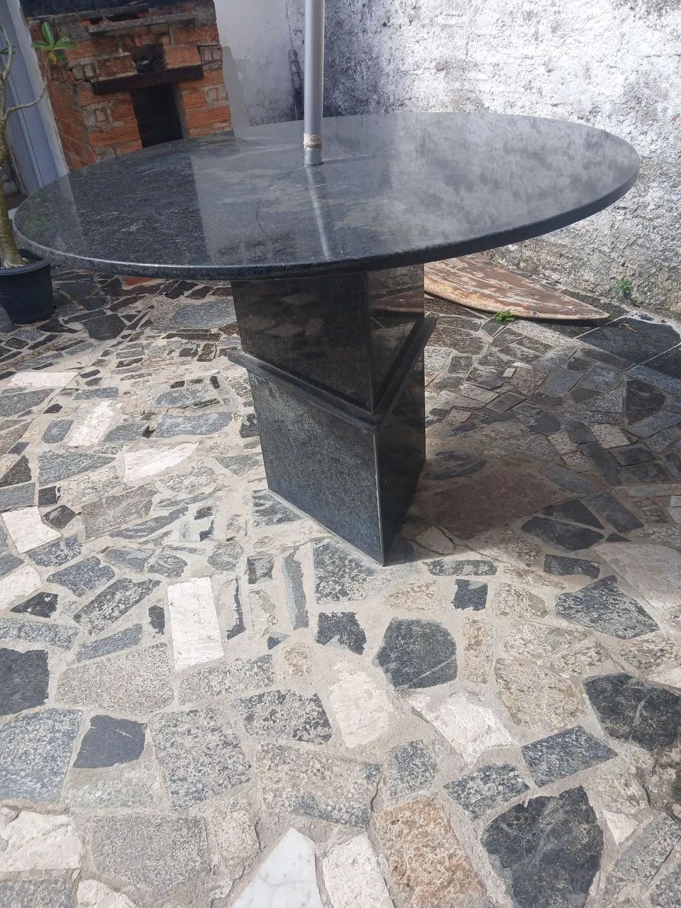 Mesa  em Granito verde Ubatuba.