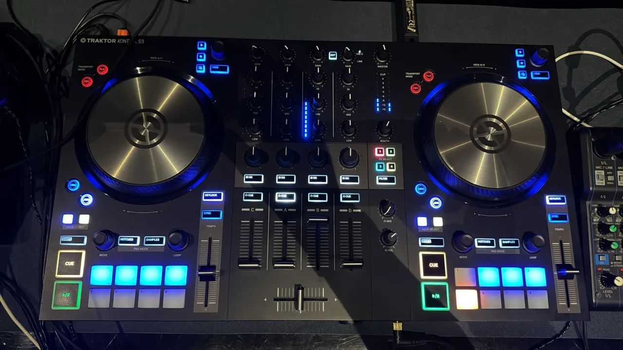 Controladora DJ Traktor S3