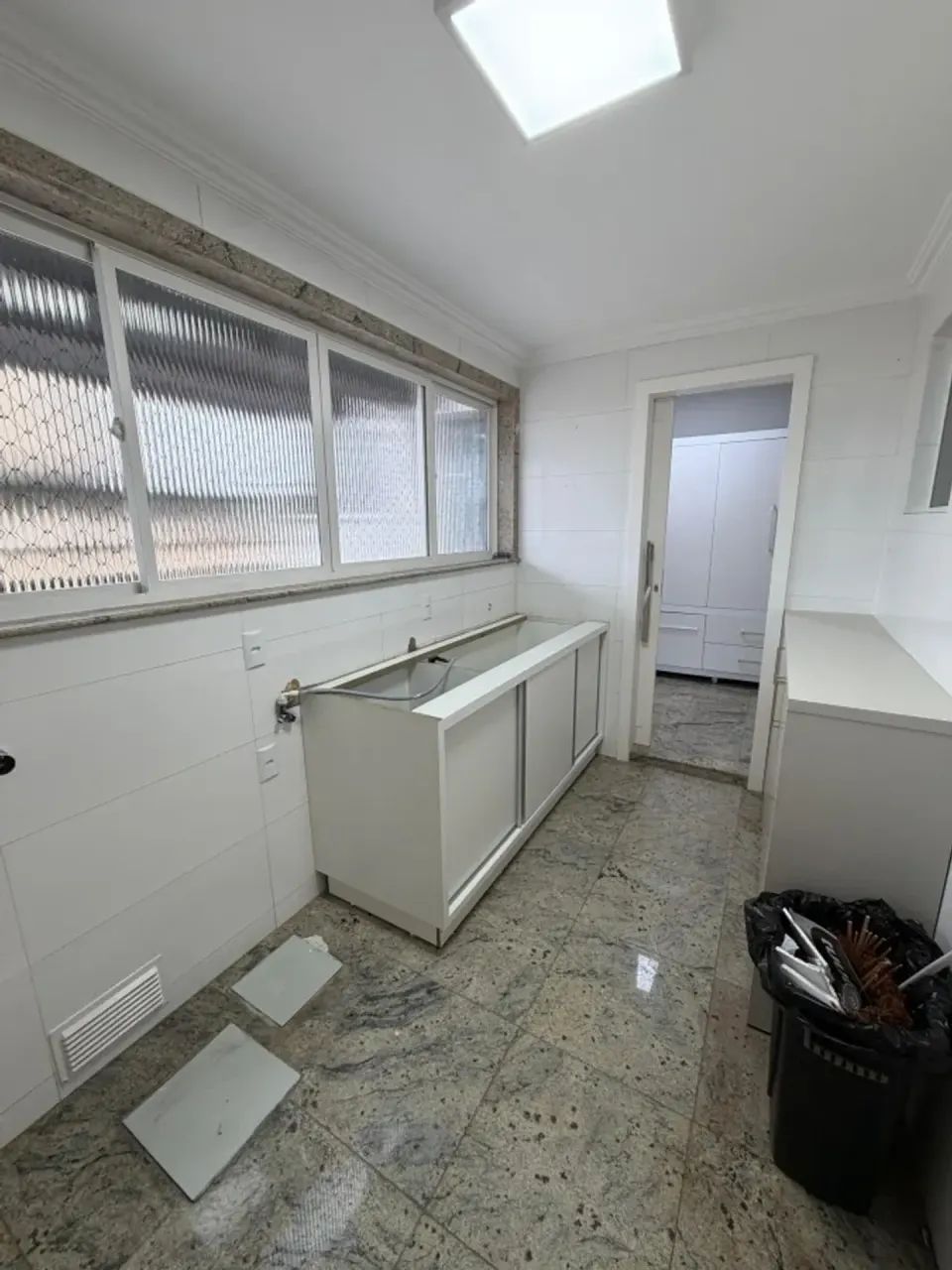 Ampla Cobertura Reformada e Mobiliada no Centro de Criciúma - Foto 3