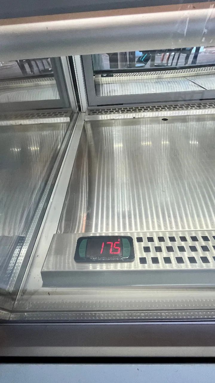 Vitrine Refrigerada ELVI Quadrat Alta 1200 - Pouco Uso - Foto 3