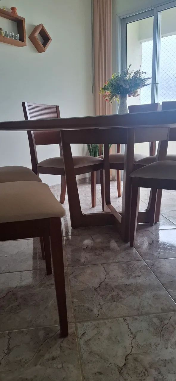 MESA COM 6 CADEIRAS DE MADEIRA MACIÇA - Foto 2