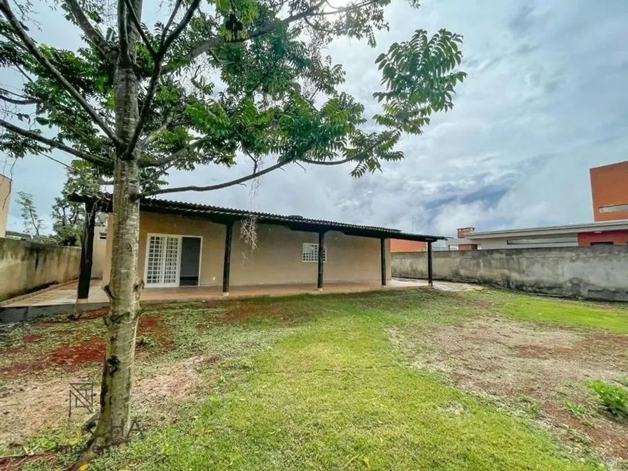 Térrea para venda possui 180 metros quadrados com 2 quartos