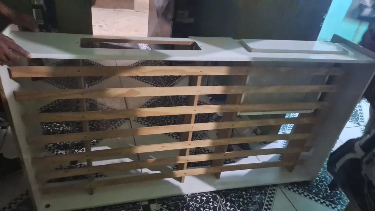 Cama de madeira e colchão sem forro  - Foto 2