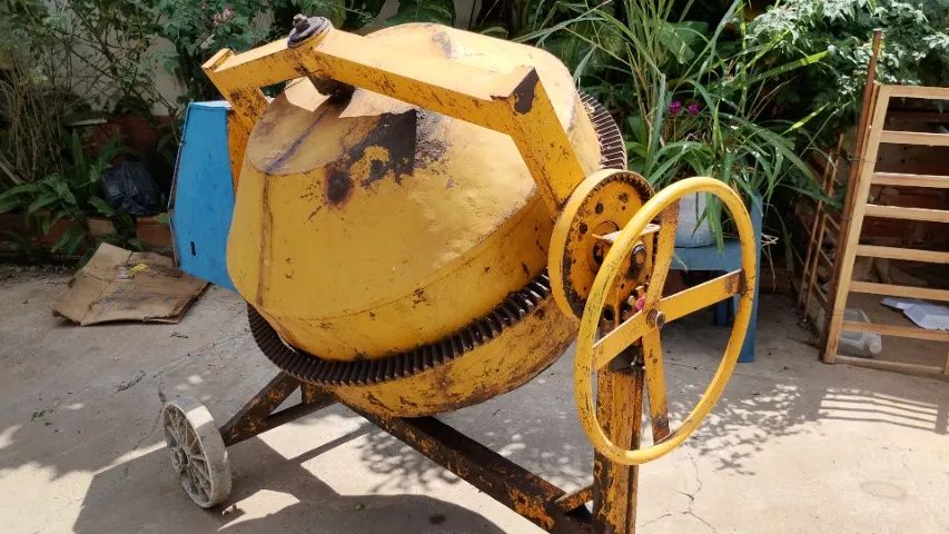 Vendo uma betoneira 3800.00 com motor  - Foto 2