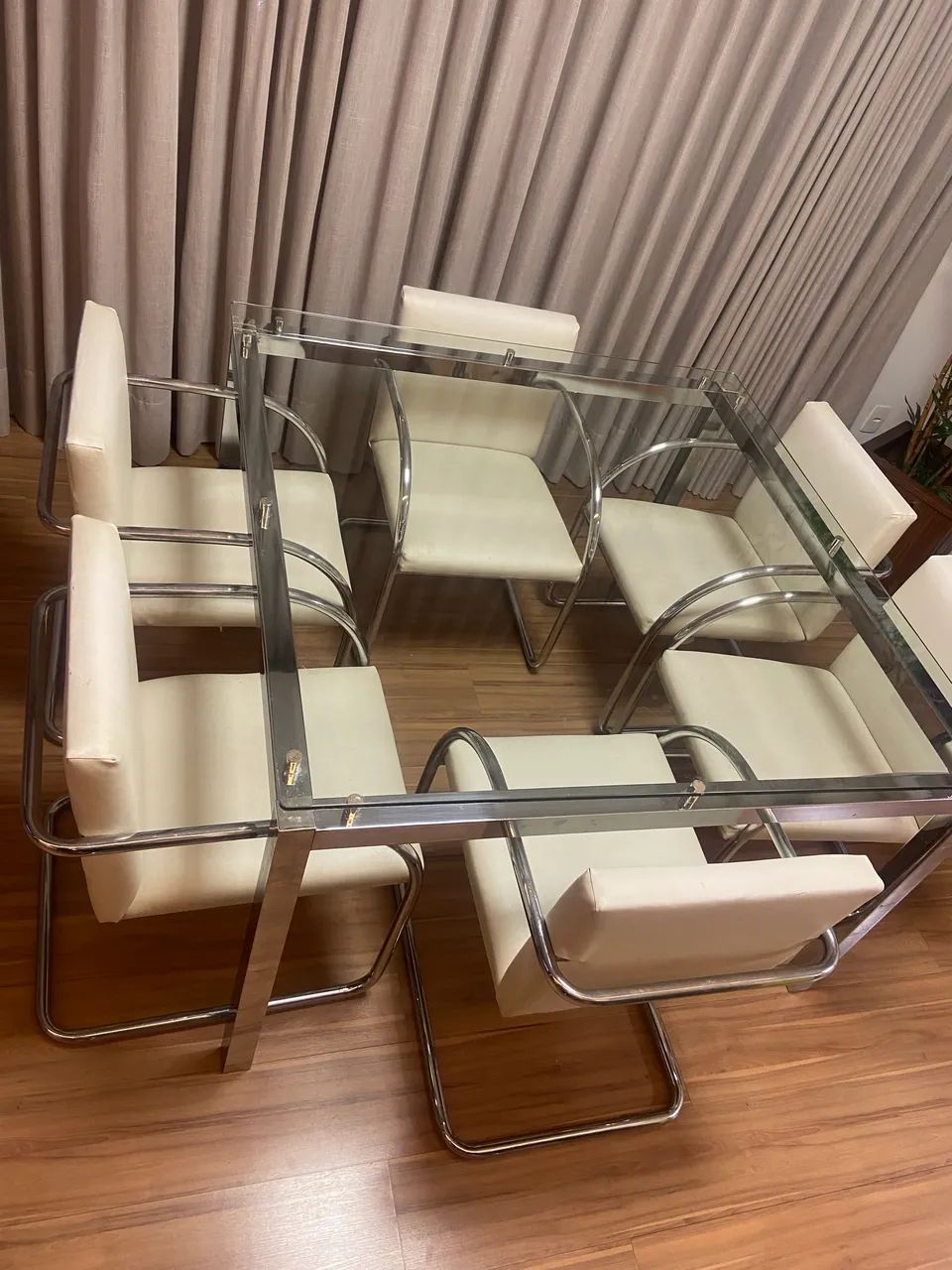 Mesa de vidro 6 lugares - Quadrada 1,30x1,30