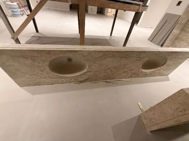 Pedra com cuba embutida para banheiro travertino Bege Bahia - Foto 4
