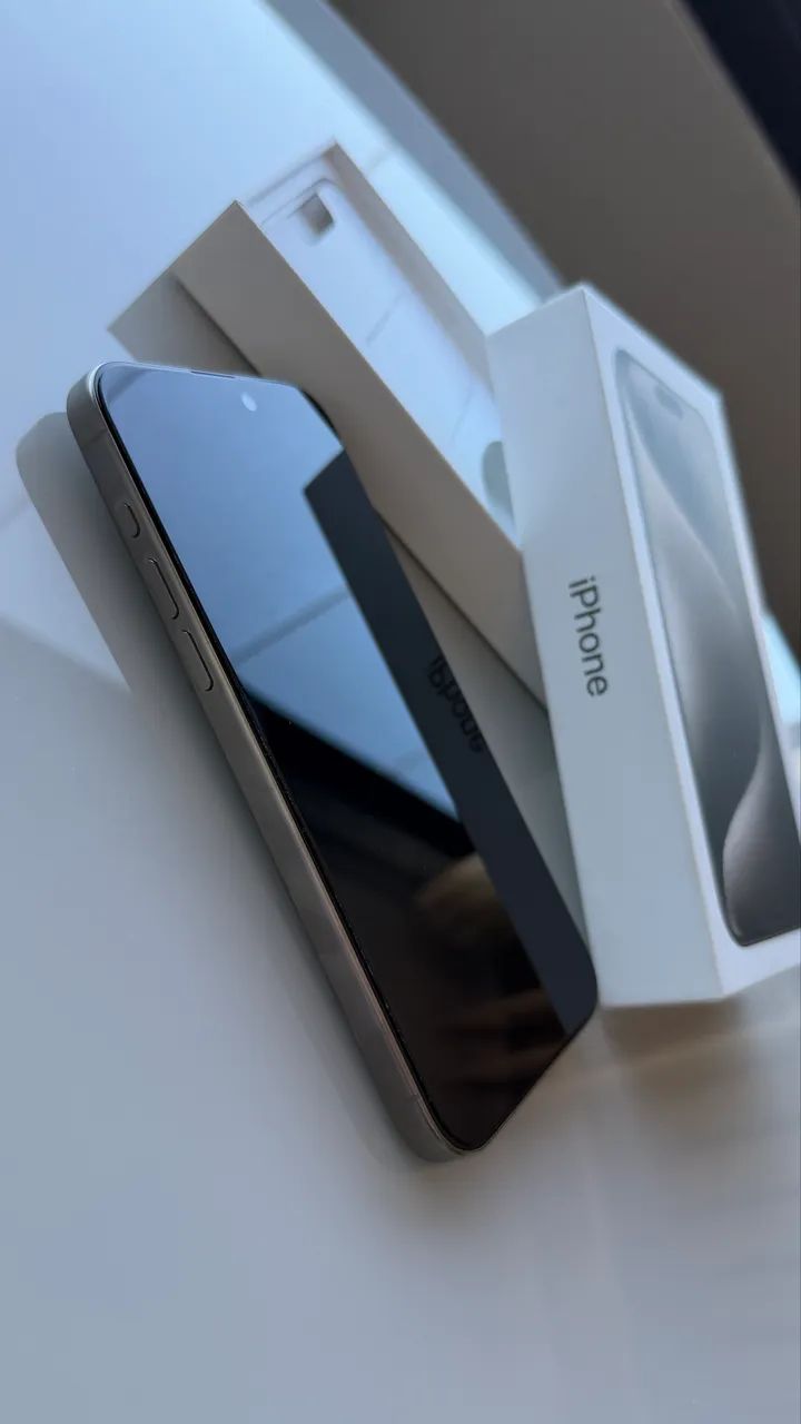 iPhone 15 Pro Max 256GB, impecável com nota e caixa, bateria 86%. 
