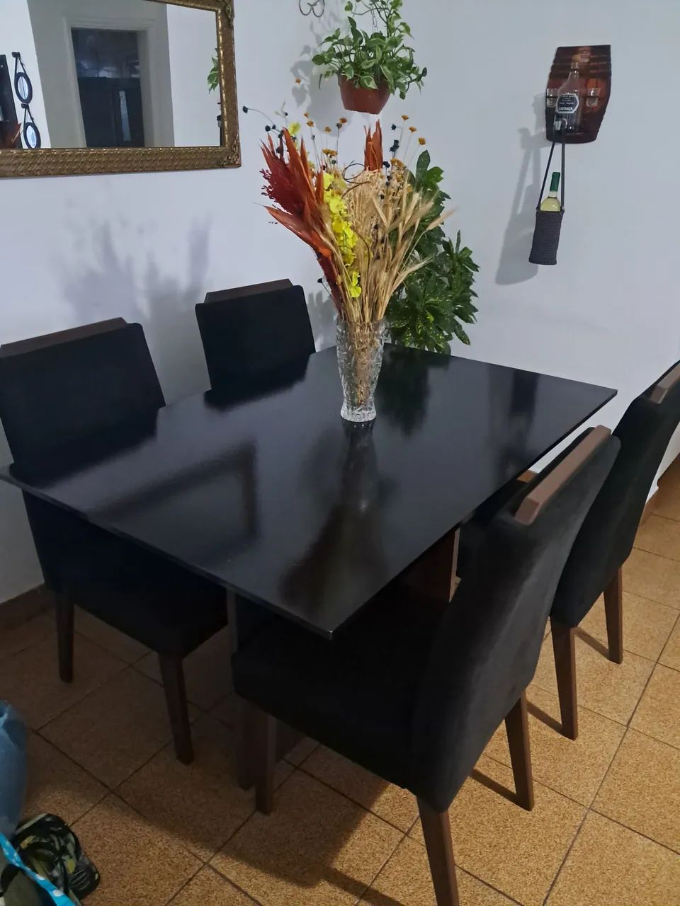 Mesa 4 cadeiras elegante 