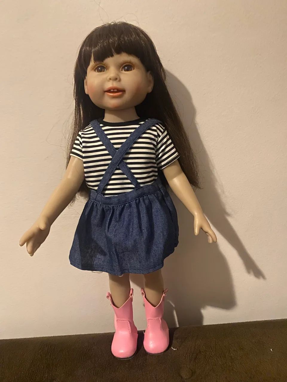 Boneca com acessórios e roupas