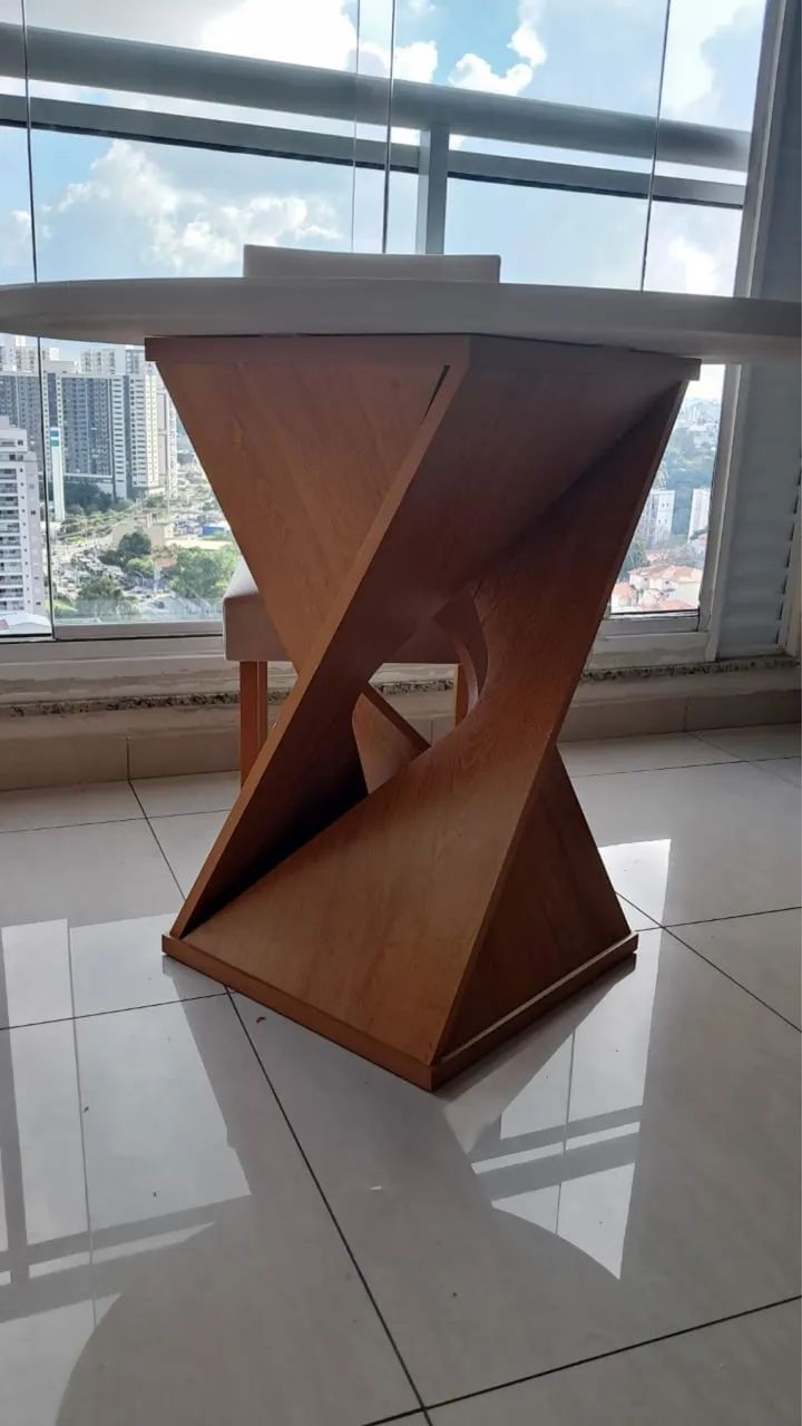 Mesa de jantar + 4 cadeiras 